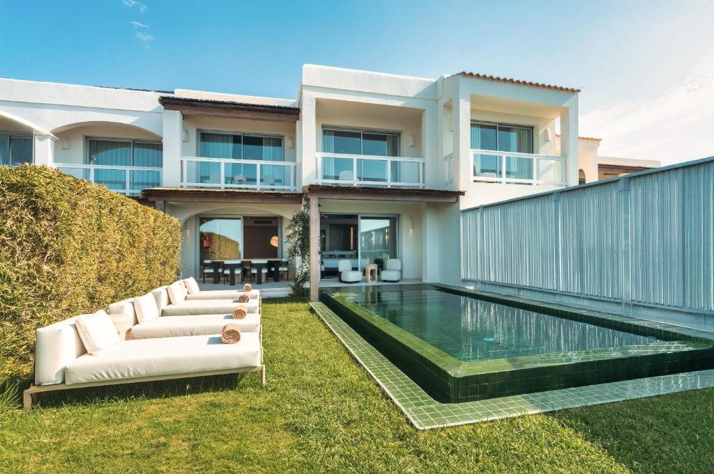 Bazén v ubytovaní Destino Five Ibiza - 5-Star Grand Luxe Resort alebo v jeho blízkosti