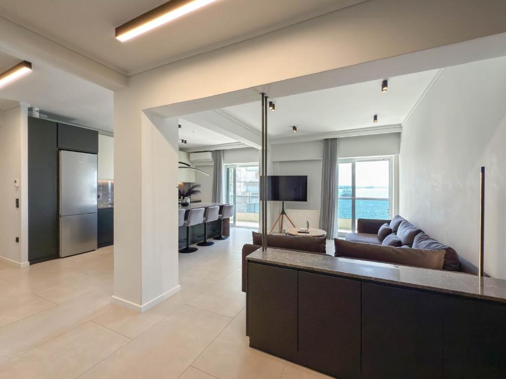 Μια τηλεόραση ή/και κέντρο ψυχαγωγίας στο Luxury Sea View Retreat