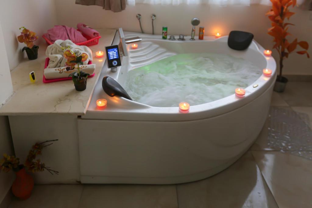 Fotografie z fotogalerie ubytování Luxury pyramids jacuzzi view inn v Káhiře