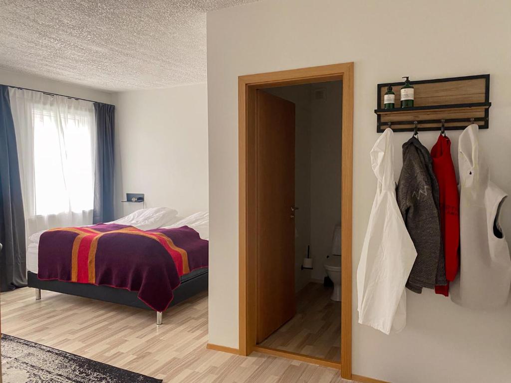 Postel nebo postele na pokoji v ubytování KEX Þingeyri