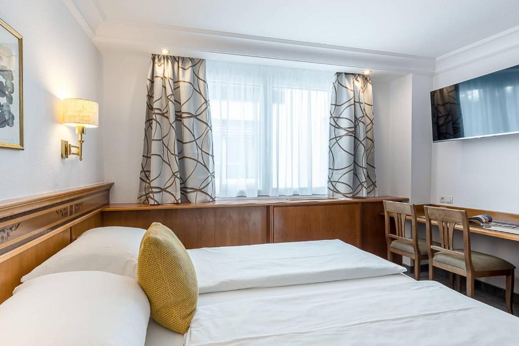 Postel nebo postele na pokoji v ubytování Hotel Mondschein