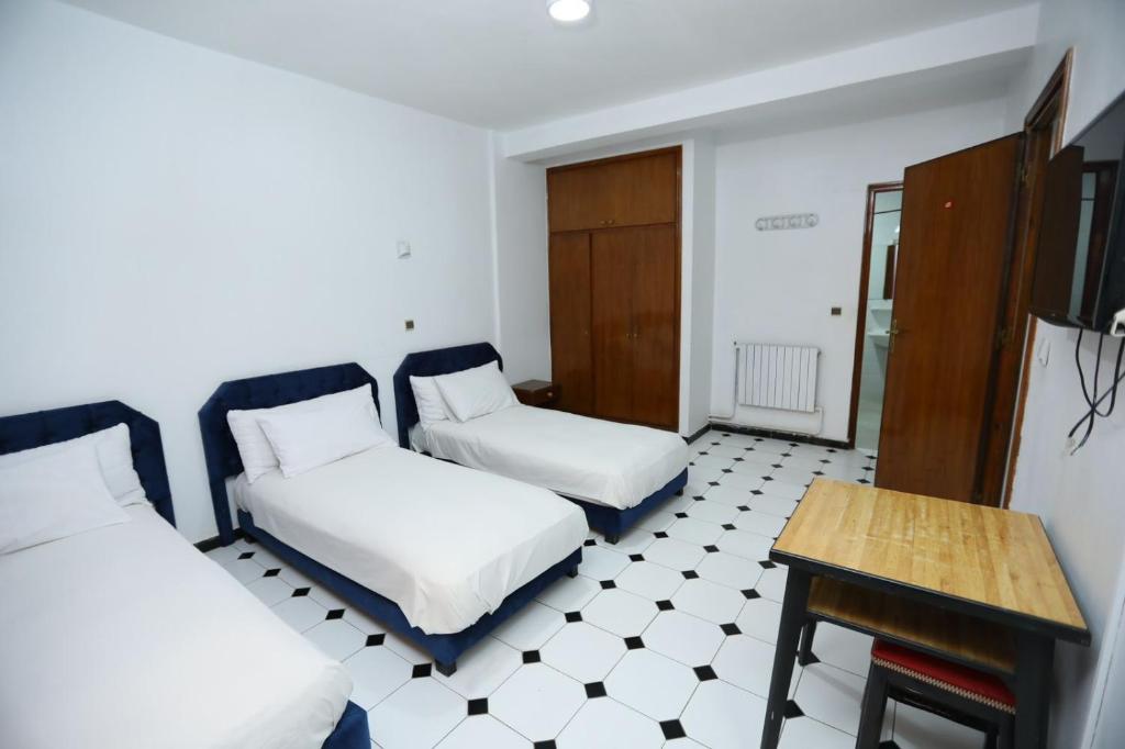 TV a/nebo společenská místnost v ubytování Raiss Hotel