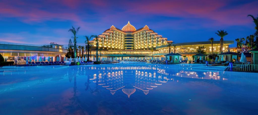 Bazén v ubytování Delphin Palace Hotel nebo v jeho okolí
