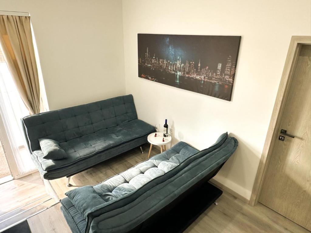 Uma área de estar em VIBE S32 Apartman,AC,Free Parking