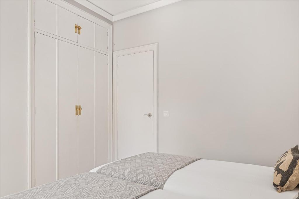 Łóżko lub łóżka w pokoju w obiekcie Palacio Miramar by FeelFree Rentals
