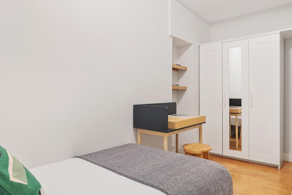 Łóżko lub łóżka w pokoju w obiekcie Palacio Miramar by FeelFree Rentals