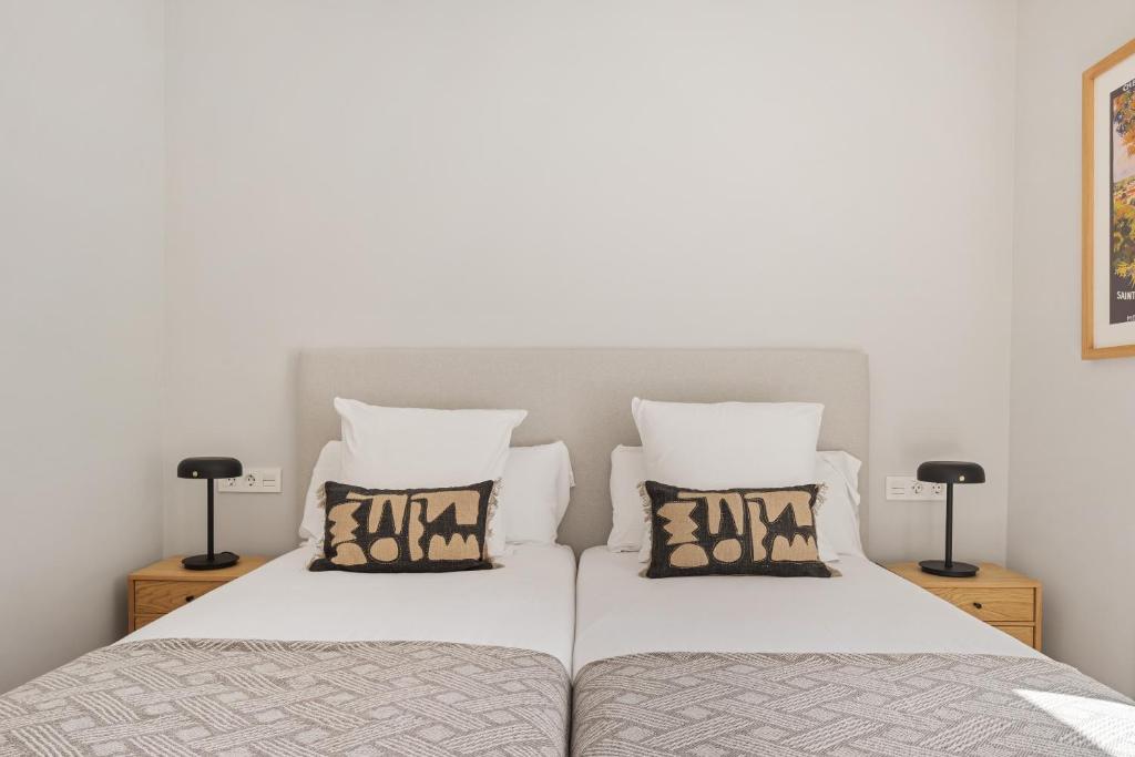 Łóżko lub łóżka w pokoju w obiekcie Palacio Miramar by FeelFree Rentals