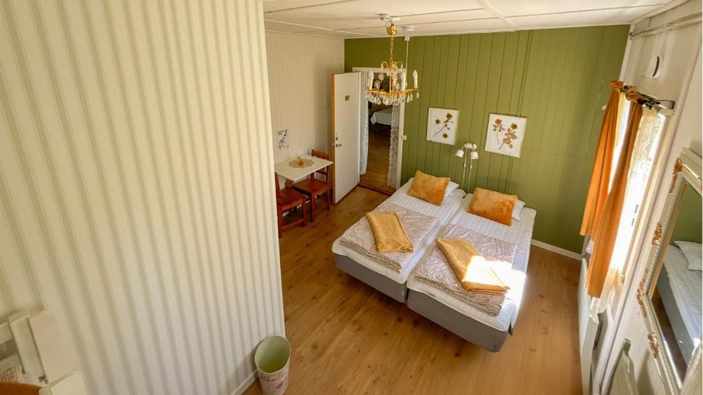 Postel nebo postele na pokoji v ubytování Valle vandrarhem och camping