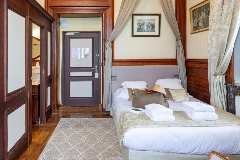 Château Hôtel Du Colombier - 3