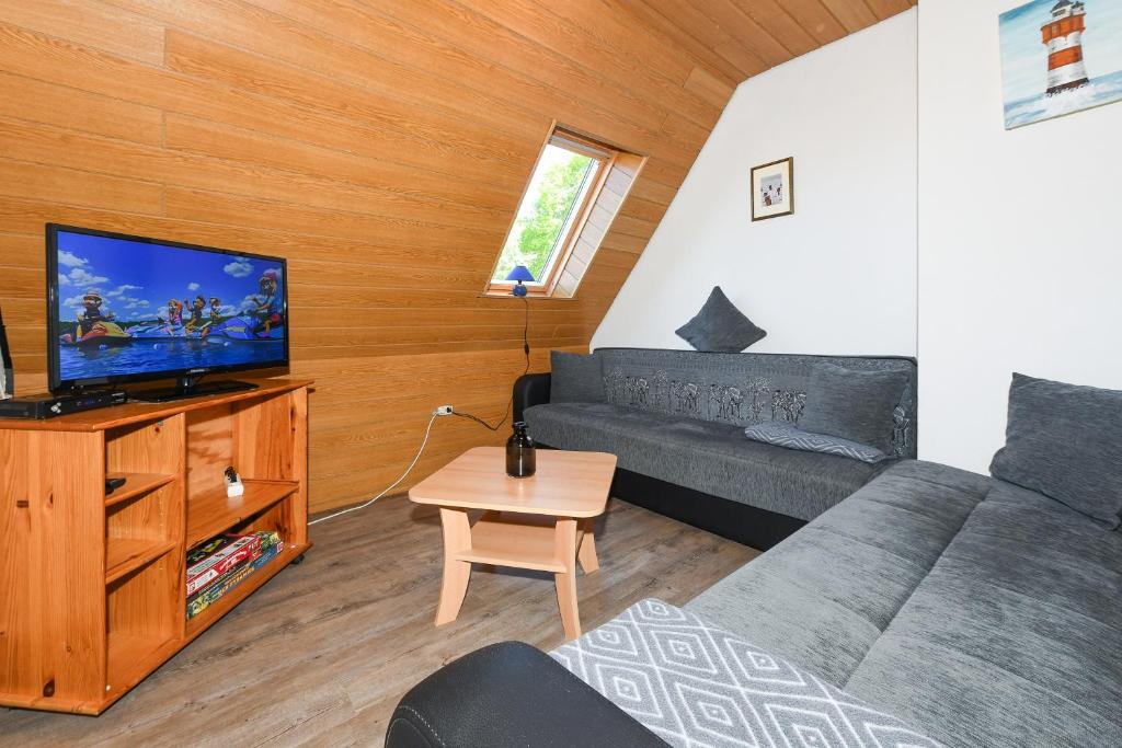 TV a/nebo společenská místnost v ubytování Ferienwohnung im Haus Wangerooge