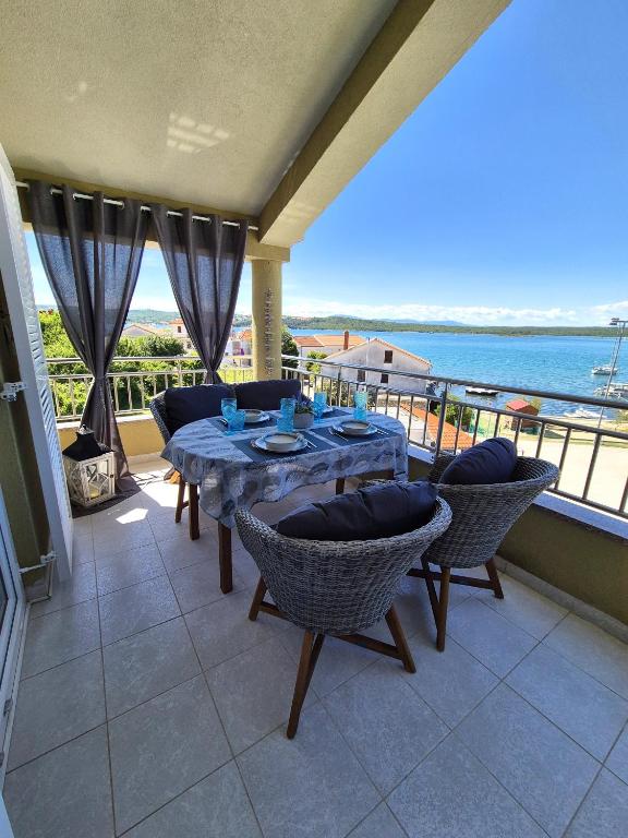 a table and chairs on a balcony with a view of the ocean at Apartment Sonja in Klimno