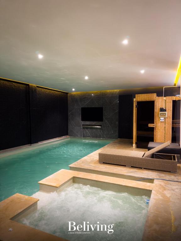TV a/nebo společenská místnost v ubytování Villa Continental 4bedrooms