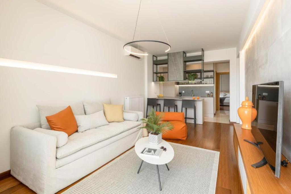 Elegant Mountain-view Apartment next to seaside