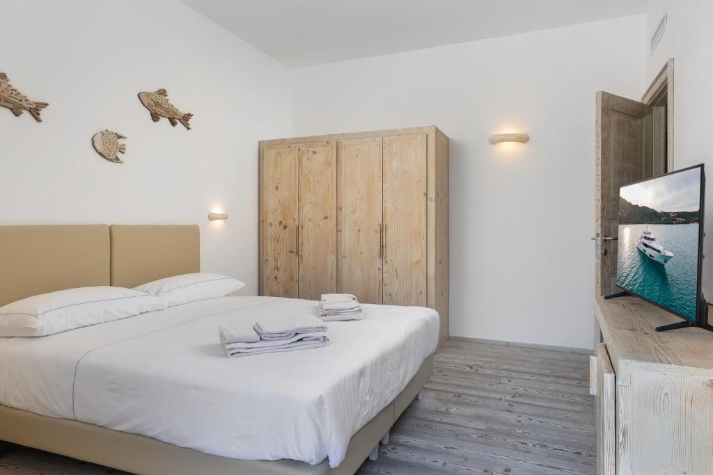 Postel nebo postele na pokoji v ubytování The Square Rooms and Suites