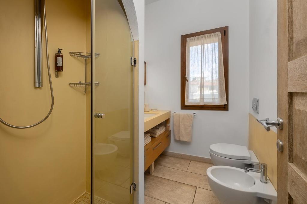 Koupelna v ubytování The Square Rooms and Suites