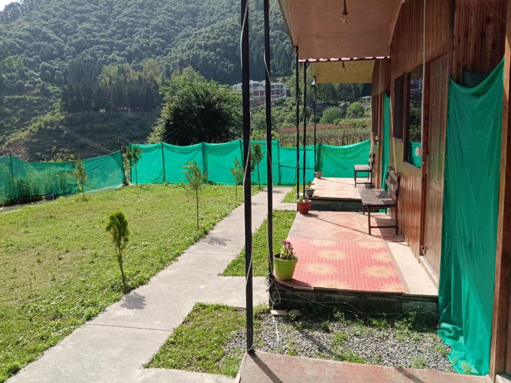 Nespecifikovaný výhled na hory nebo výhled na hory při pohledu z rezortu