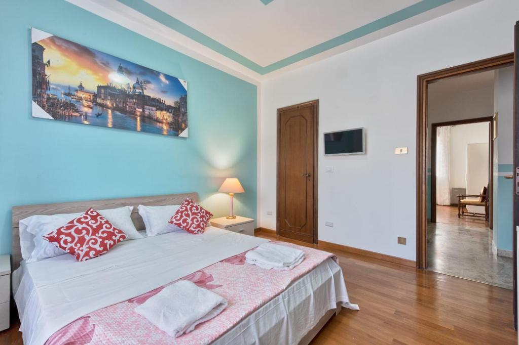 Postel nebo postele na pokoji v ubytování Venice Mahdi Apartment
