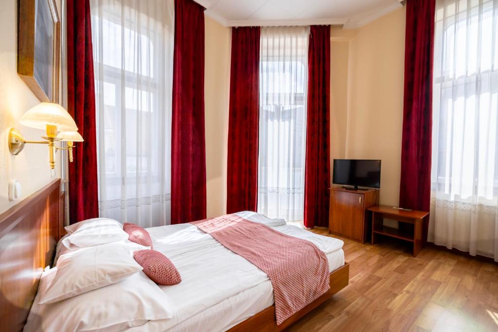 Postel nebo postele na pokoji v ubytování Hotel Pannonia