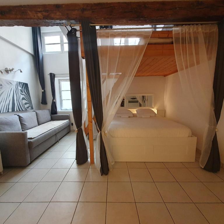 Postel nebo postele na pokoji v ubytování La Loge Du Vieux Lyon