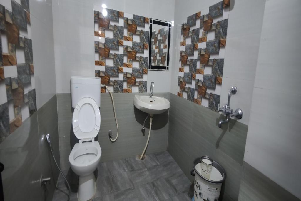 Vannituba majutusasutuses Hotel Purohit Sindhi Camp