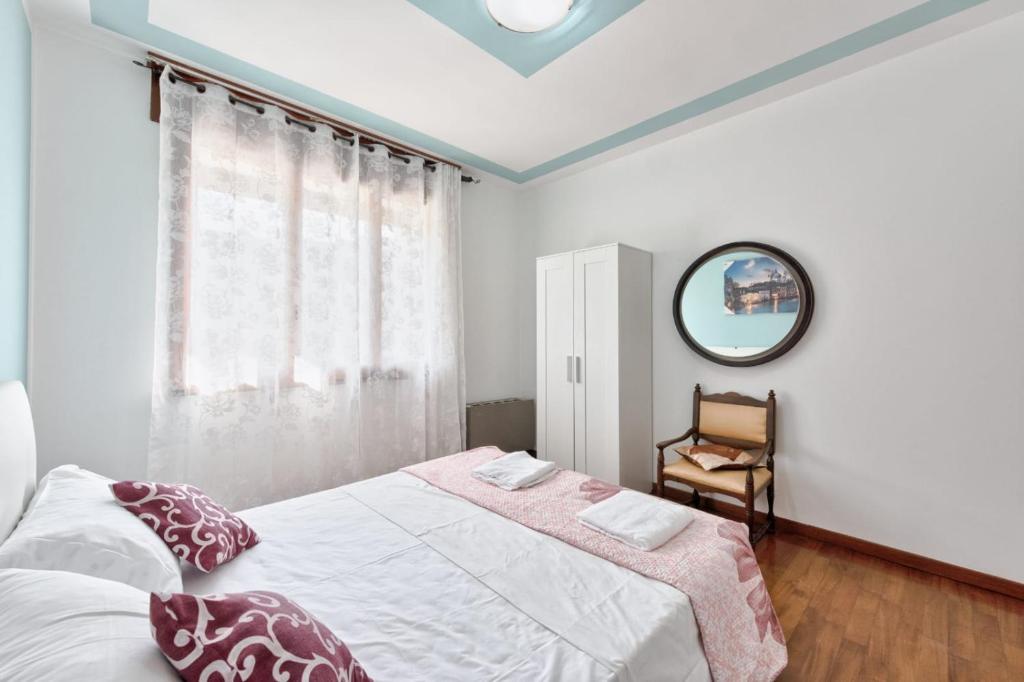 Postel nebo postele na pokoji v ubytování Venice Mahdi Apartment