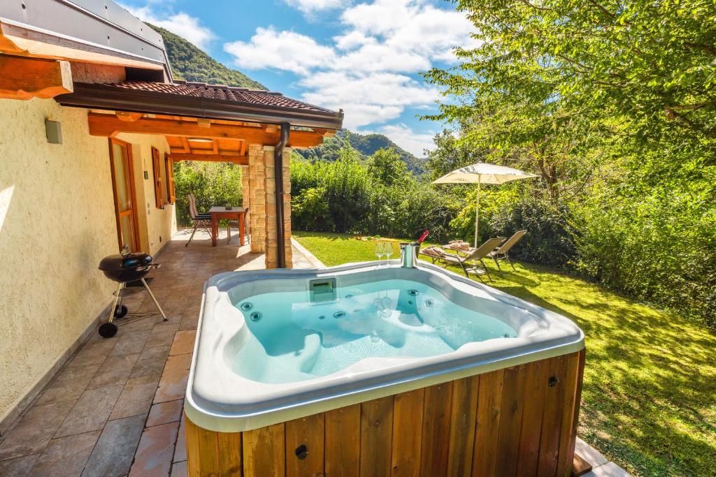 Piccola Valle - Two-Bedroom House With Jacuzzi