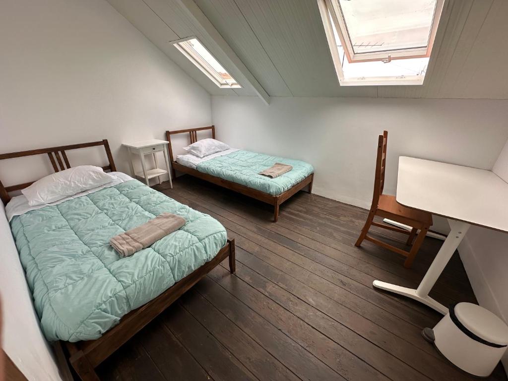 Stay In Aveiro - Twin Room Met Gedeelde Badkamer