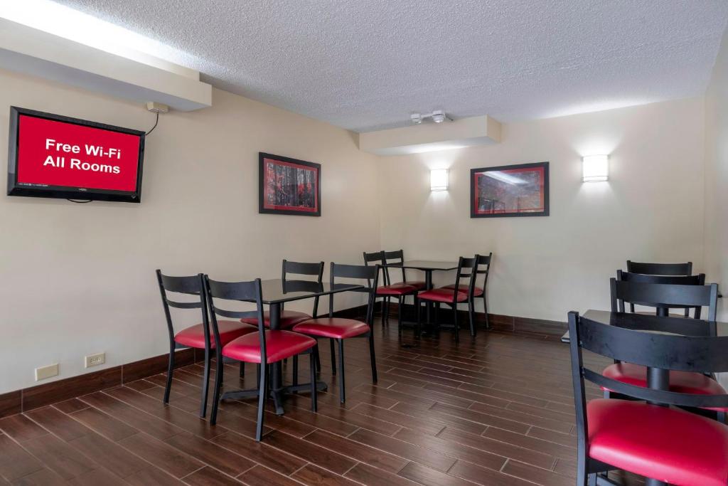 Red Roof Inn Charlottesville photo