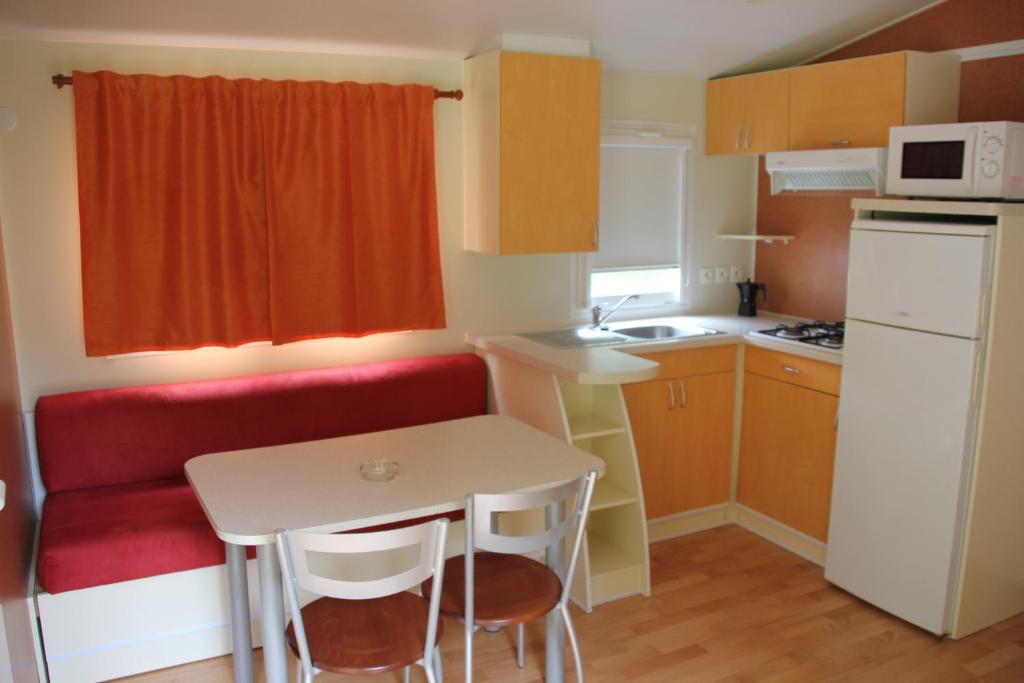 A kitchen or kitchenette at Camping Igara de San Sebastian