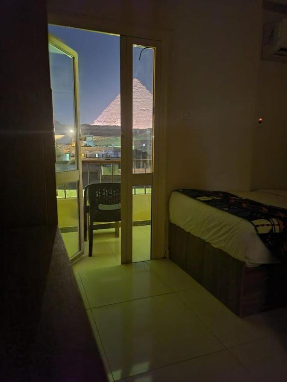 Postel nebo postele na pokoji v ubytování Alibaba Pyramids inn Hotel