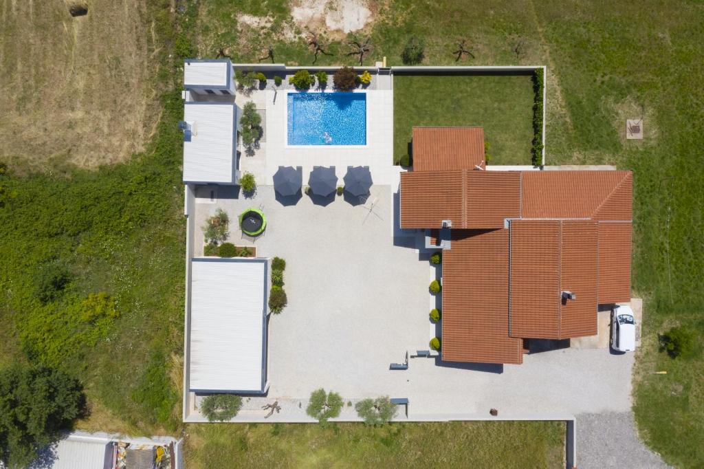 Bazén v ubytovaní Vacation house Ana alebo v jeho blízkosti