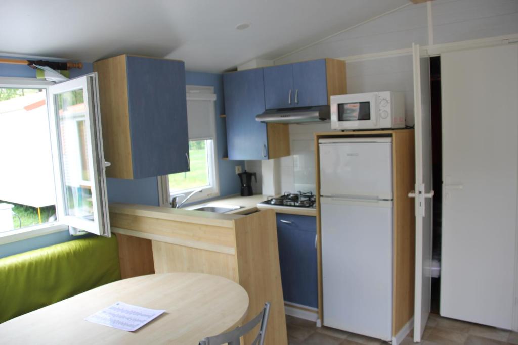 A kitchen or kitchenette at Camping Igara de San Sebastian
