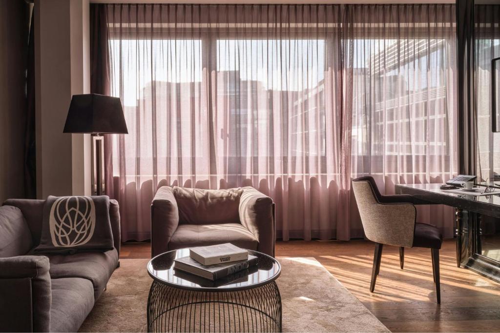 Posezení v ubytování Roomers Frankfurt Central, Autograph Collection