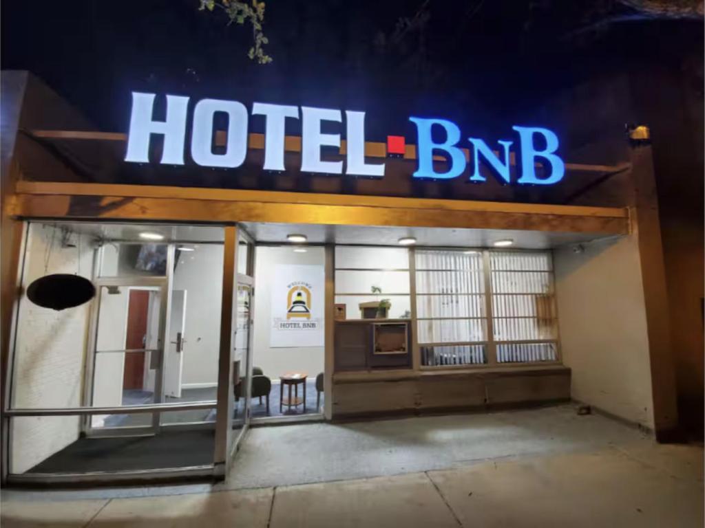 Budget-Friendly Stay and Free Coffee Downtown, Chicago (updated prices 2026)