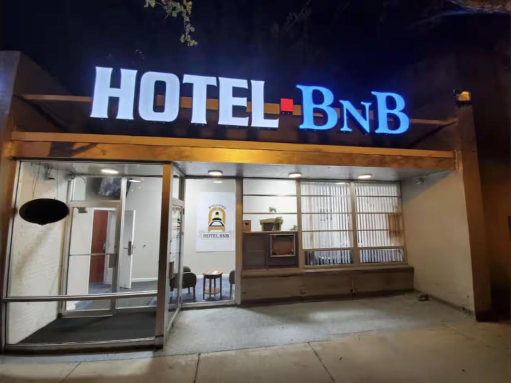 Work, Explore, Rest. Ideal for Solo Guests, Chicago (updated prices 2026)