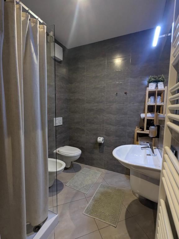 A bathroom at B&B Sul Lago