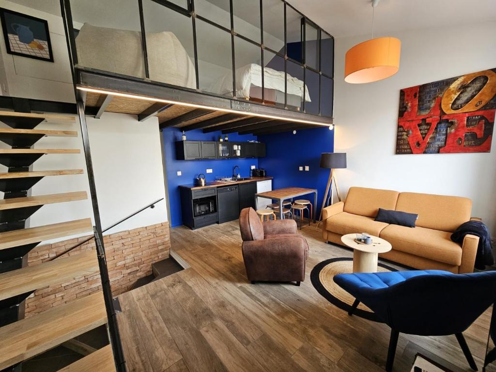 Posezení v ubytování Le Loft de Genas - la Bastide, le Chalet, le Loft, le Mas, la Paillote