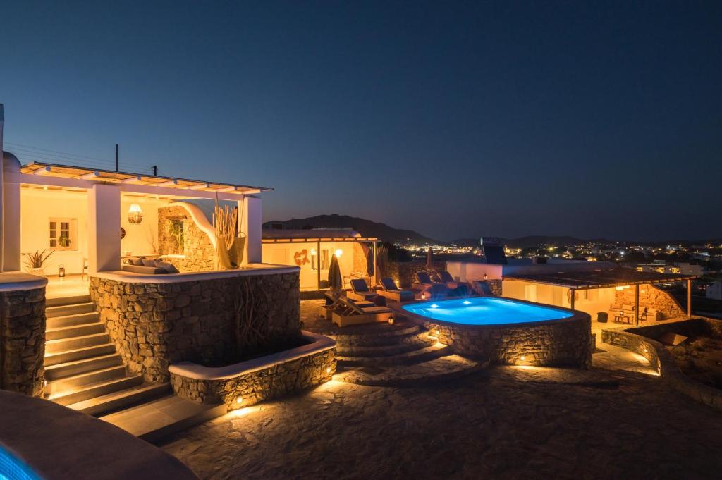 Bazén v ubytování Diamond Of Mykonos nebo v jeho okolí