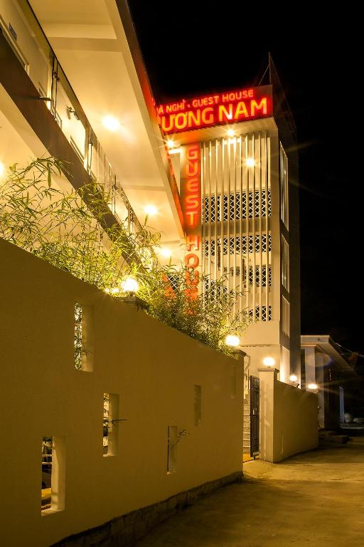 Tòa nhà nơi nhà nghỉ dưỡng tọa lạc
