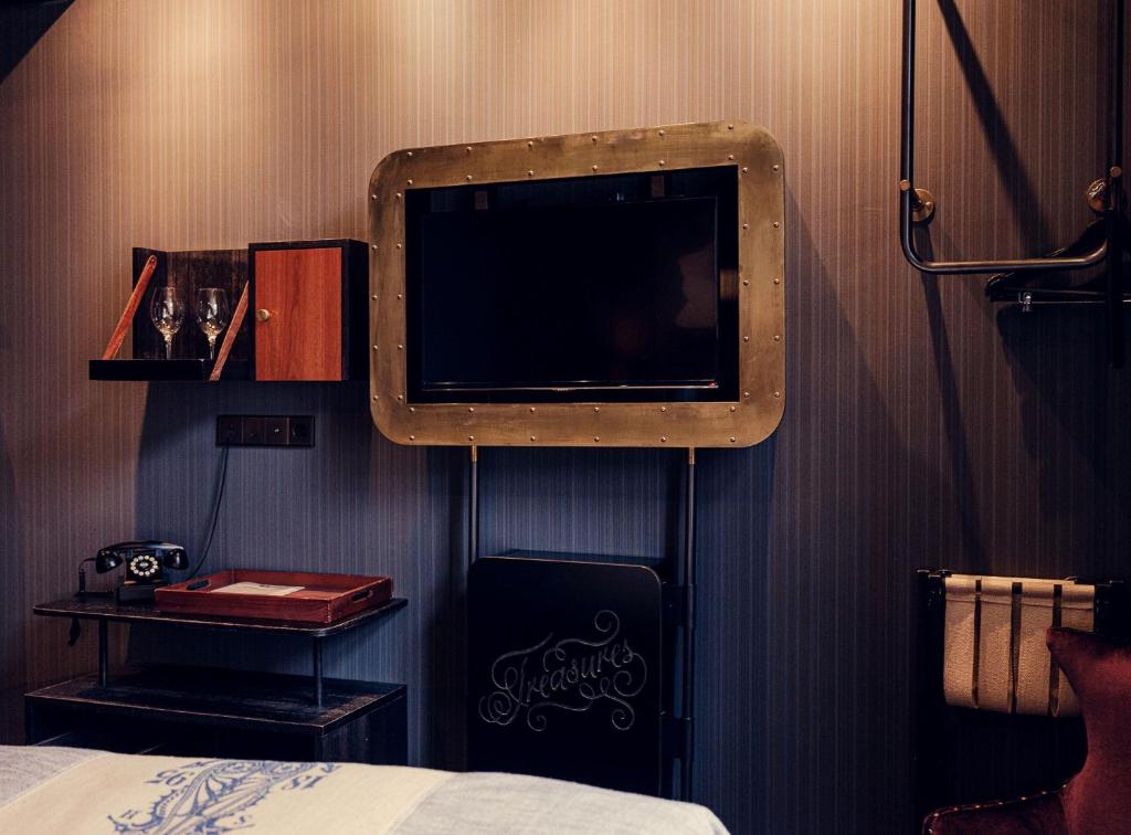 TV a/nebo společenská místnost v ubytování Stora Hotellet; BW Premier Collection