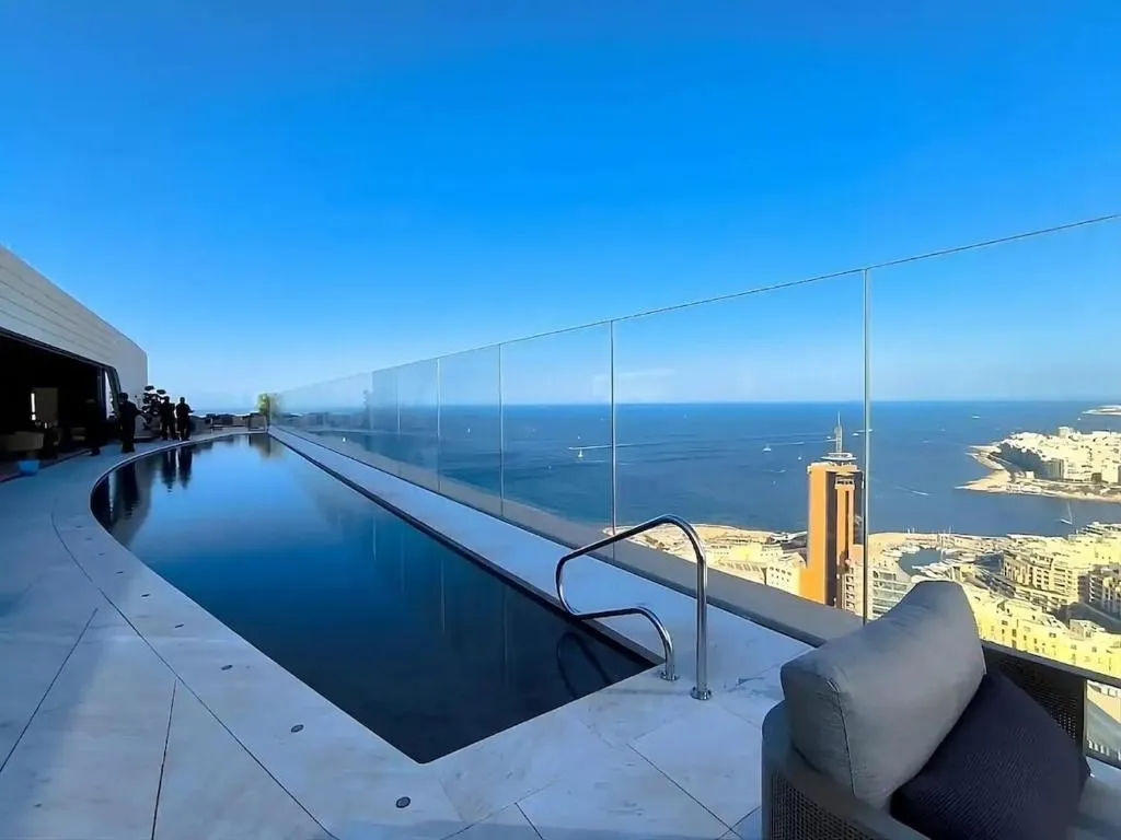 The Mercury Suite with pool