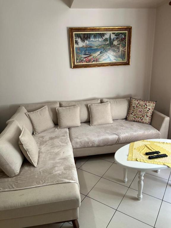 Aron Apartment