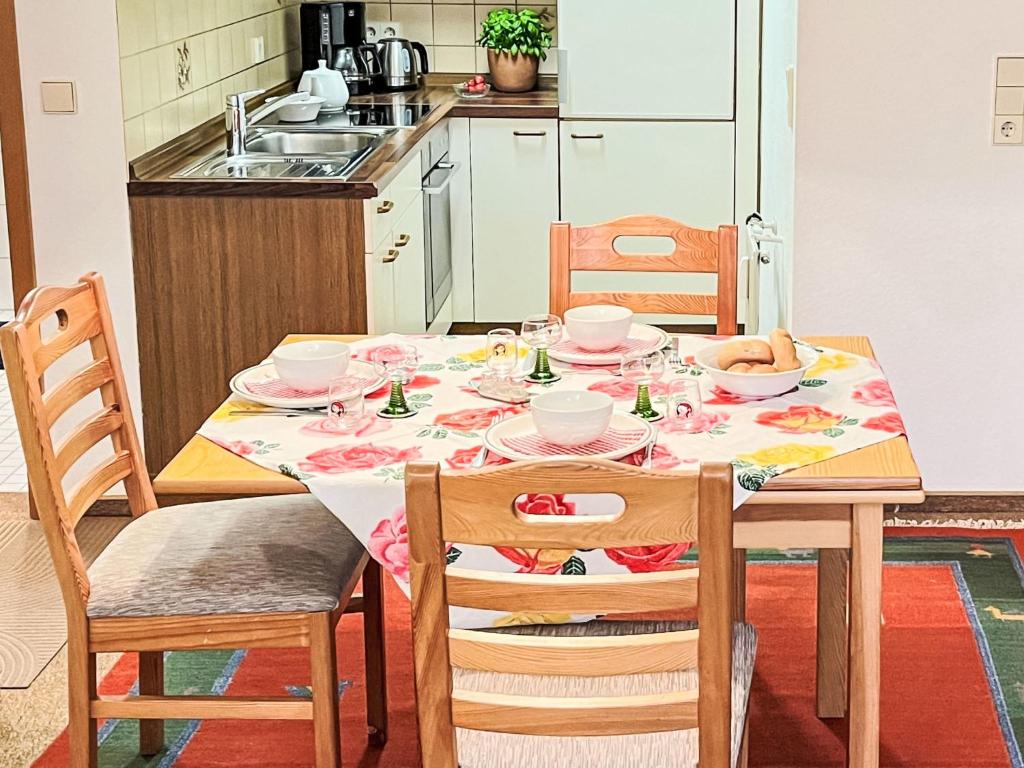een keuken met een tafel met een tafelkleed erop bij Apartment Sonnenmatt App- 12 by Interhome in Höchenschwand