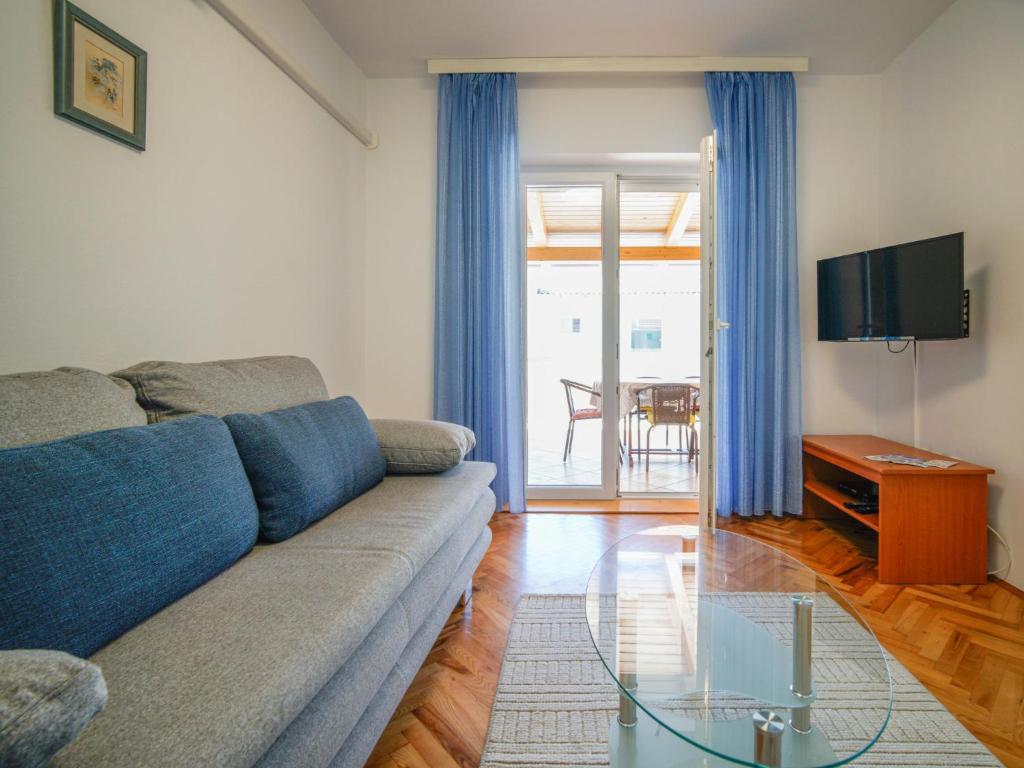 TV a/nebo společenská místnost v ubytování Apartment Olga-4 by Interhome