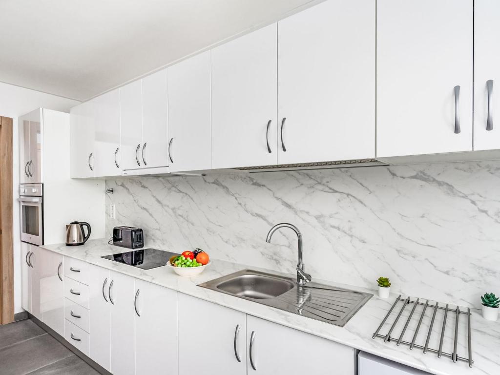 A kitchen or kitchenette at Apartment Carihuela Playa-2 by Interhome