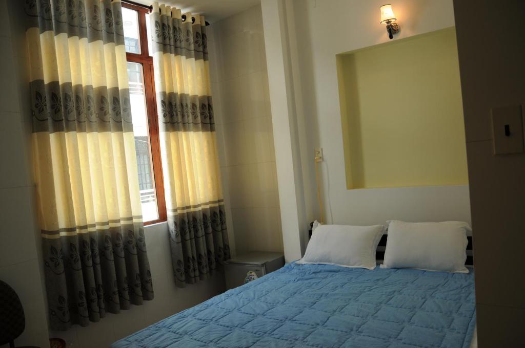 Postel nebo postele na pokoji v ubytování Bien Khoi Mini Hotel