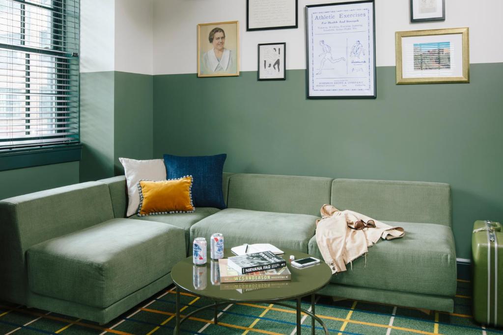 Hotel Clermont Atlanta, by Oliver - 