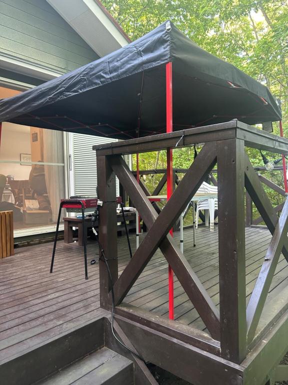 Patio nebo venkovní prostory v ubytování 森の中で仲間や家族とゆっくり過ごせる温泉付コテージ 会員制別荘地で広大なプライベート空間 ペット可 那須高原りんどうハウス