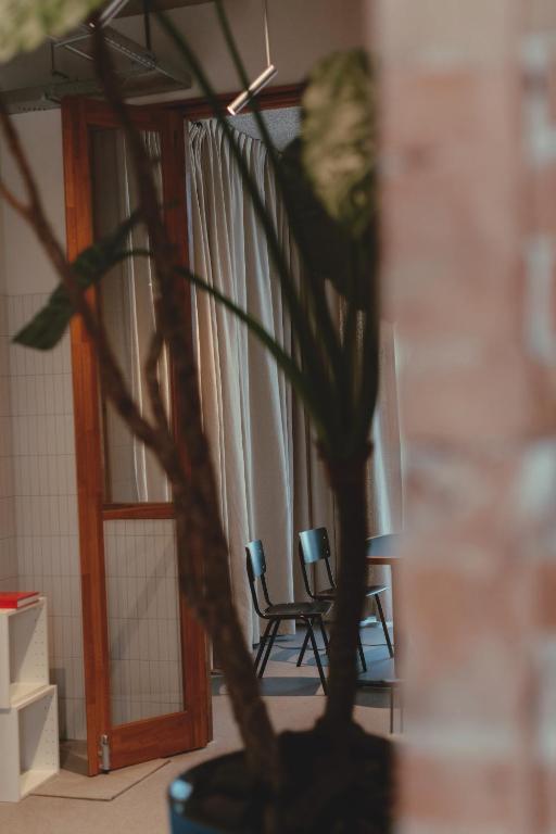 Man Met Bril Koffie Hotel - Resim 23