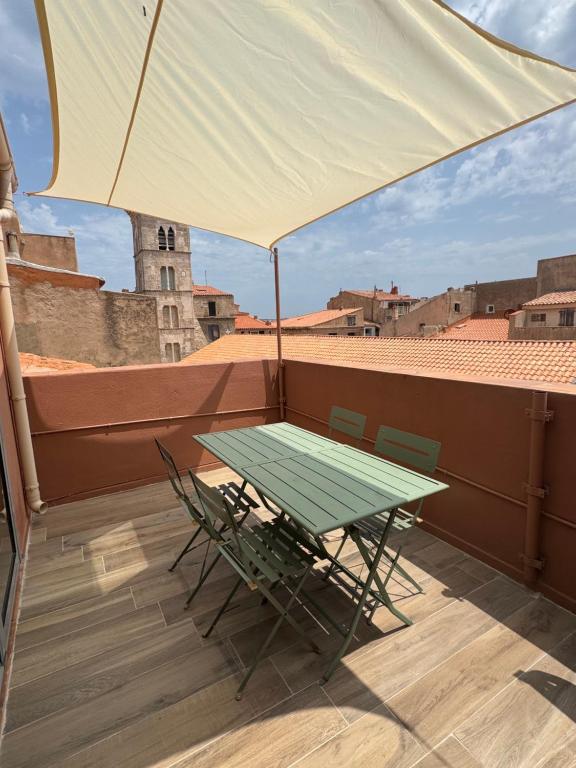 Балкон или терраса в Duplex pour 2 à 6 personnes avec terrasse en plein cœur de la citadelle de Bonifacio